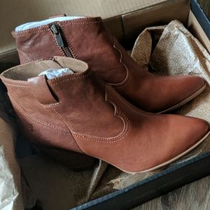 FRYE New In Box Reina Bootie Cognac 9.5M
